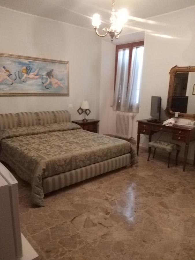Готель Antica Casa Di Famiglia Кастільйоне-дель-Лаго Екстер'єр фото