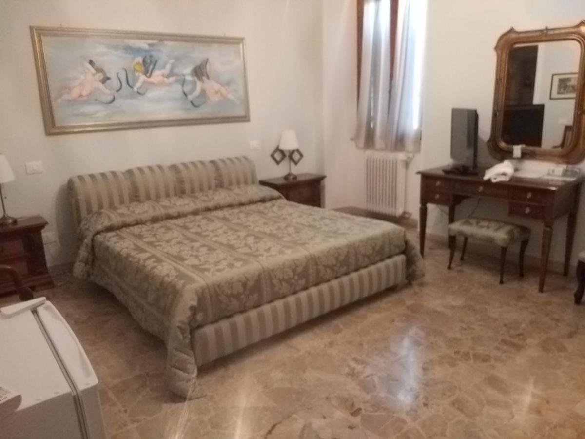 Готель Antica Casa Di Famiglia Кастільйоне-дель-Лаго Екстер'єр фото